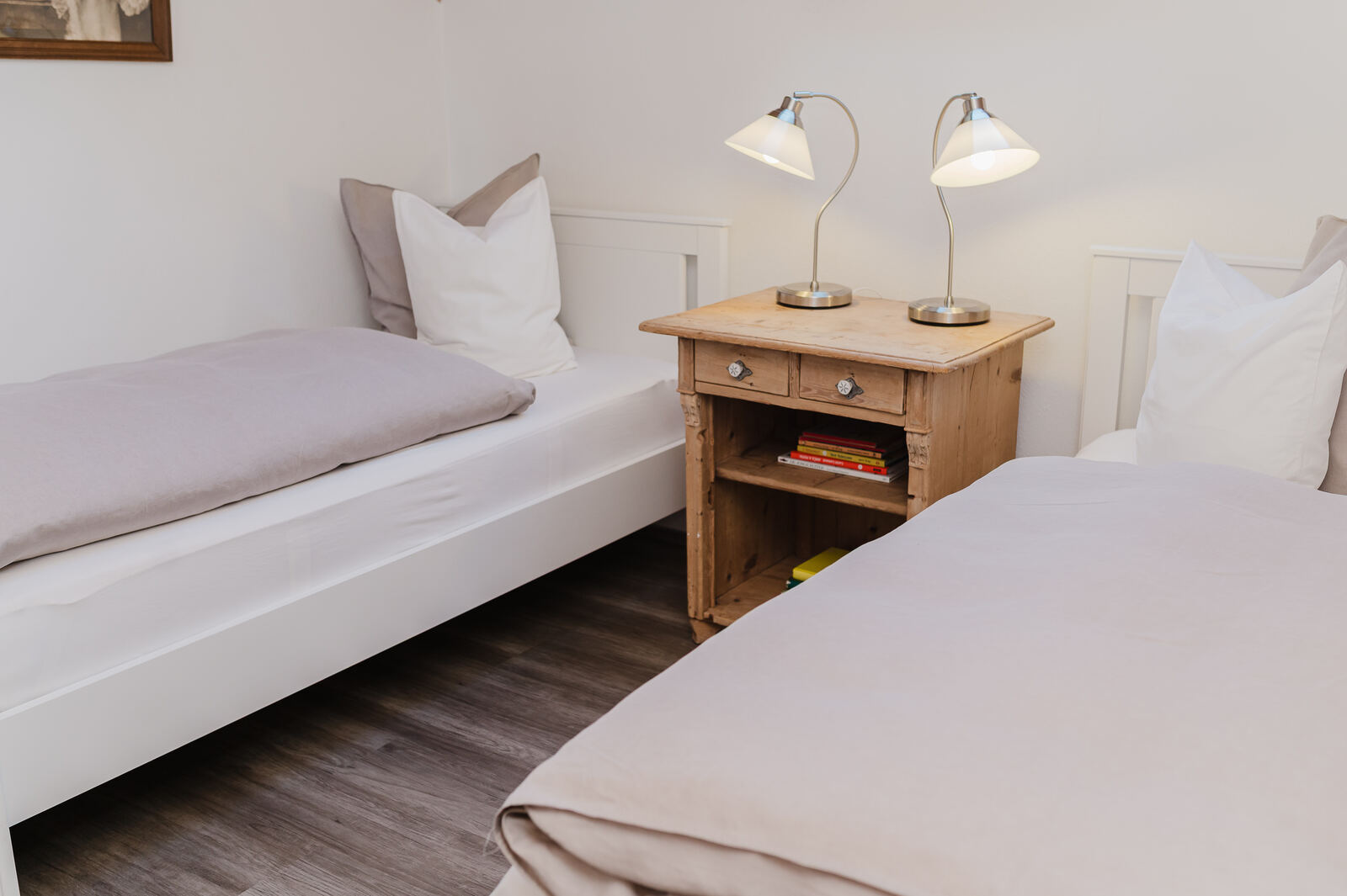 Ferienwohnung Brunnstüberl Mauterndorf — Schlafzimmer mit getrennten Betten