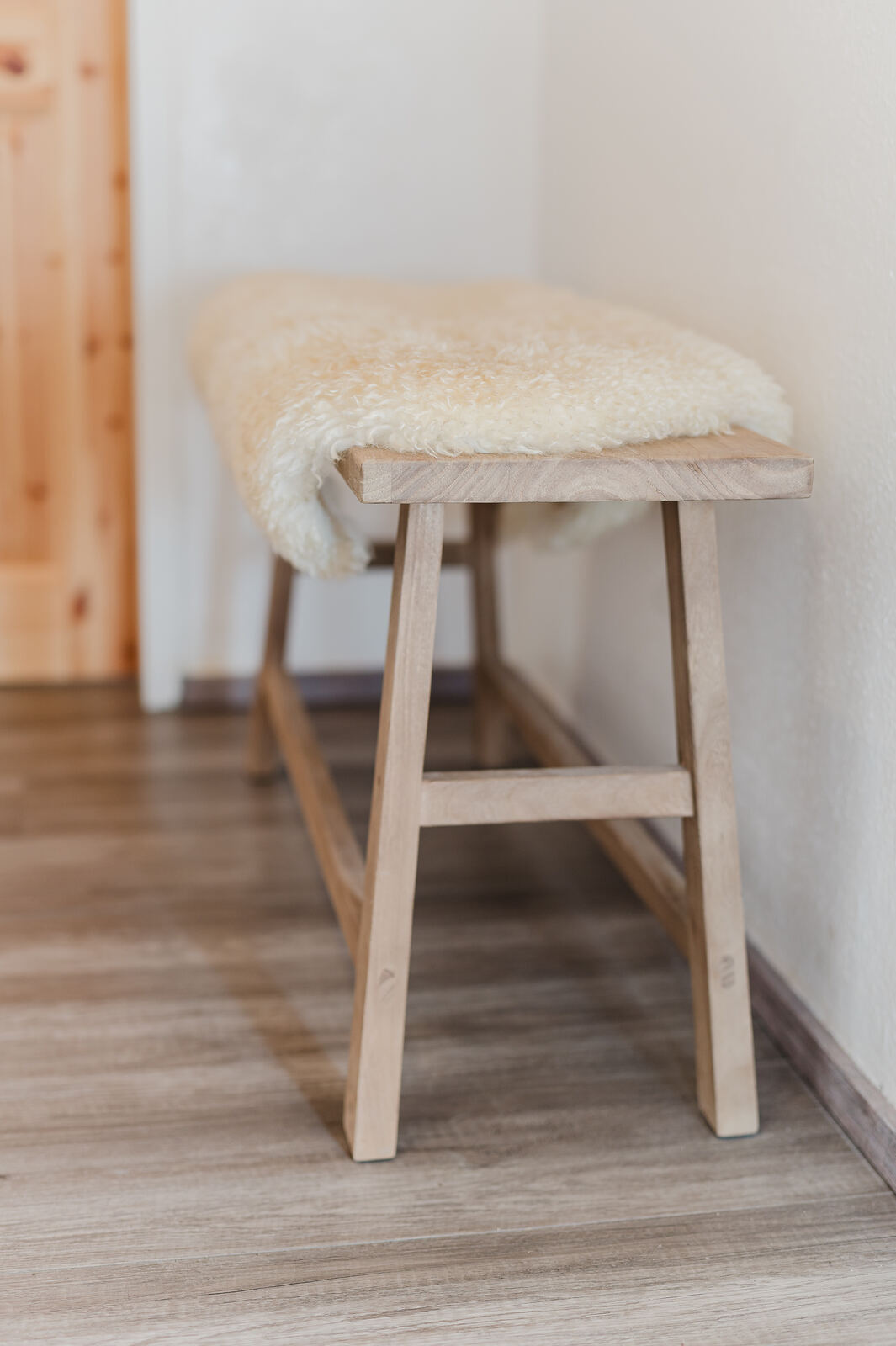 Ferienwohnung Brunnstüberl Mauterndorf — Sitzbank-Detail